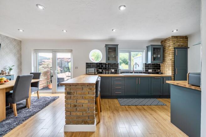 Kitchen / Breakfast Room