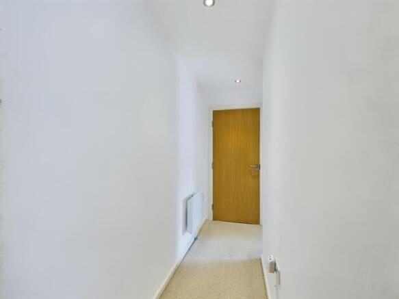 2 bed Apartment to rent Image 11
