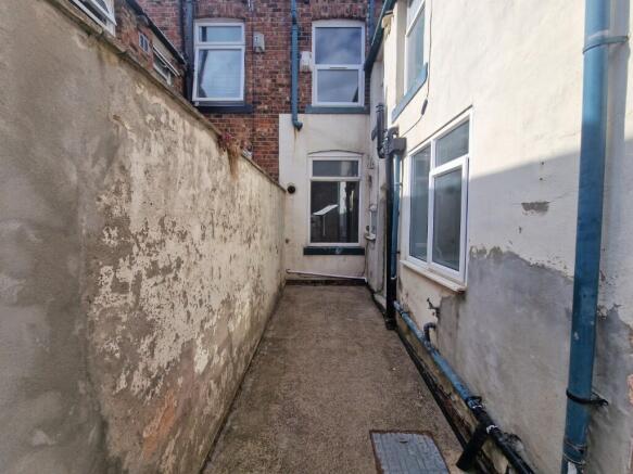 3 bed Terraced to rent Image 6