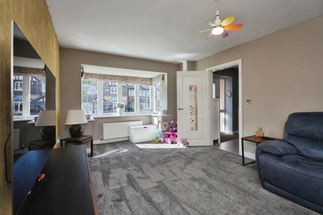 4 bed Detached for sale Image 3