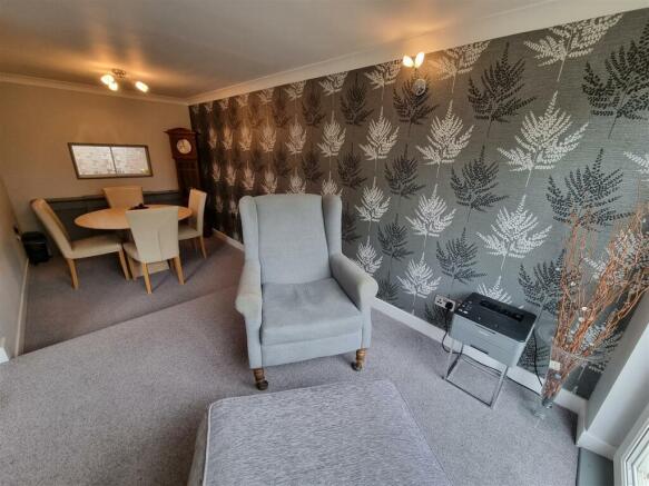 EXTENDED DINING ROOM