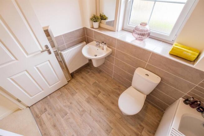 047-2_Hunterfield_Place_Carluke_ML84GY.jpg