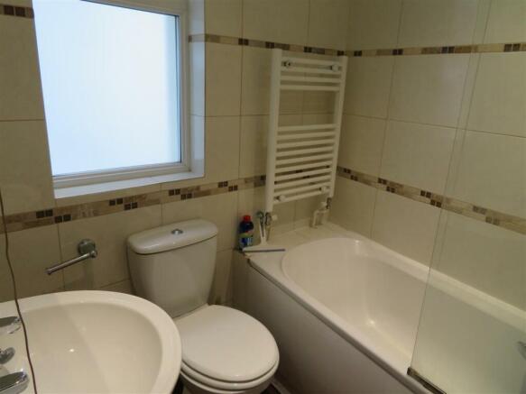 257 Francis Bathroom.JPG