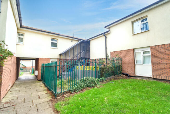 23 Woodstock Walk, Bradford, West Yorkshire, BD5 0TD