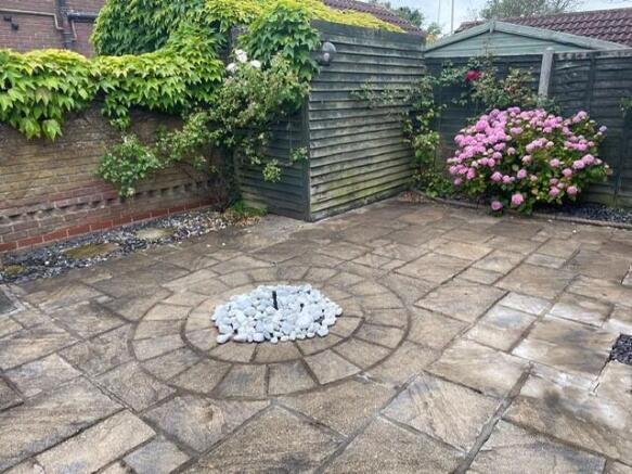 2 bed Semi-Detached to rent Image 11