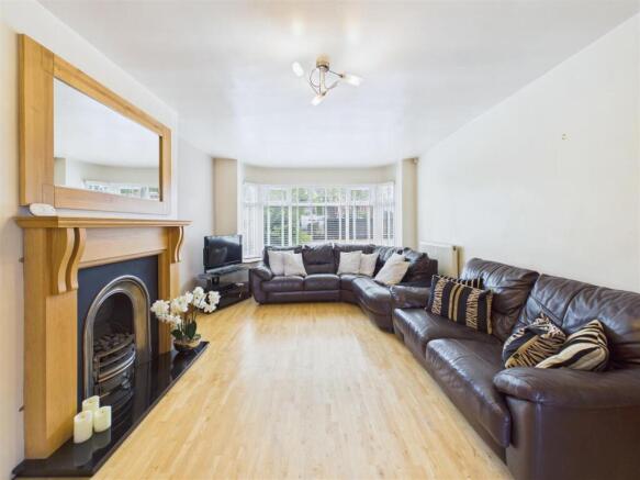 4 bed Detached for sale Image 2