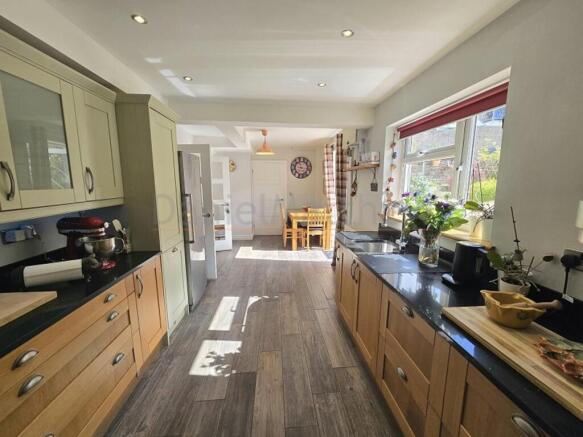 KITCHEN/DINER/FAMILY ROOM