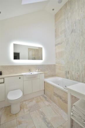 Feature En-Suite with Vaulted Ceiling