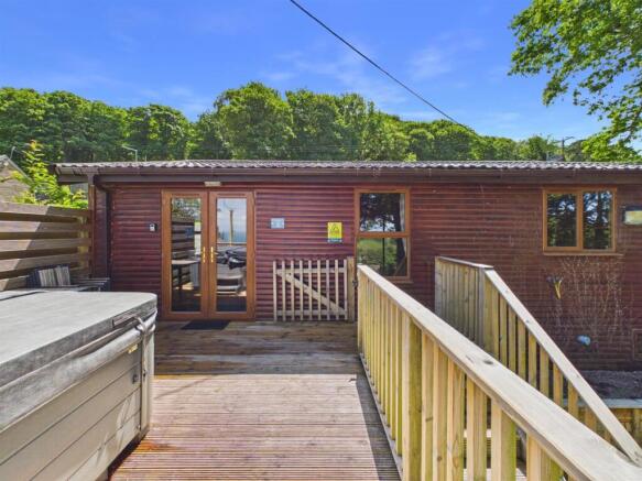 Front/Decking