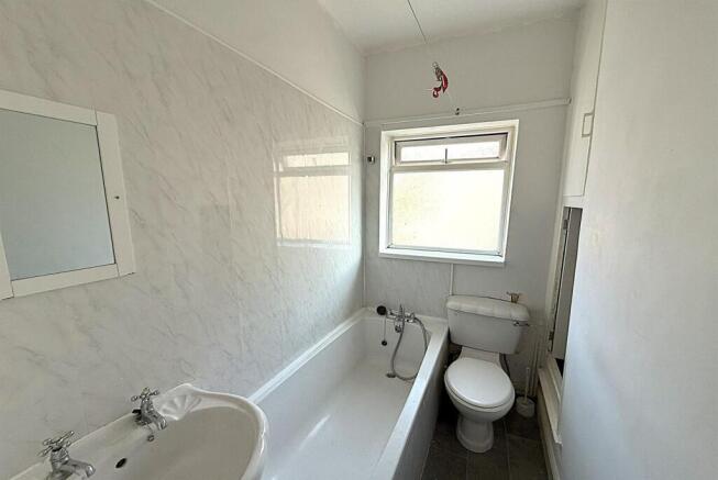 2 bed Terraced to rent Image 7