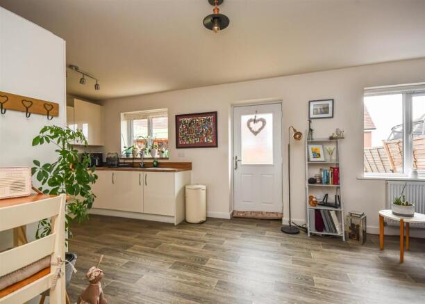 11 Clover Drive-4.jpg