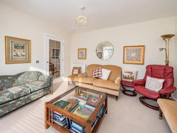 14 Strathgray Road Dundee-10.jpg