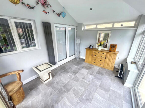 4 bed Detached for sale Image 9