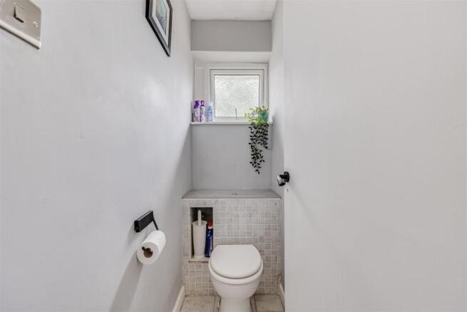 flat-courtlands-crescent-banstead-104.jpg