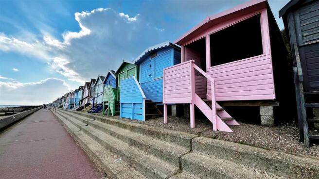 High Wall, Frinton-On-Sea - View 4