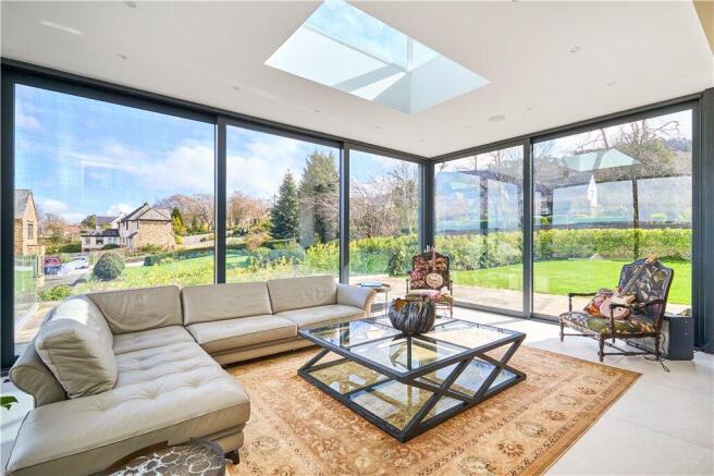 6 bed Detached for sale Image 8