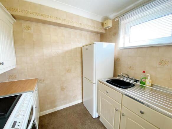 Kitchen 2.jpg