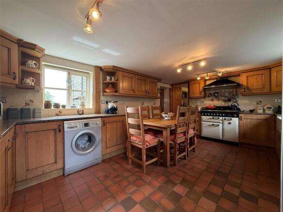 3 bed Semi-Detached for sale Image 6