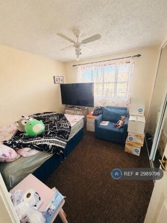 2 bed Semi-Detached to rent Image 8
