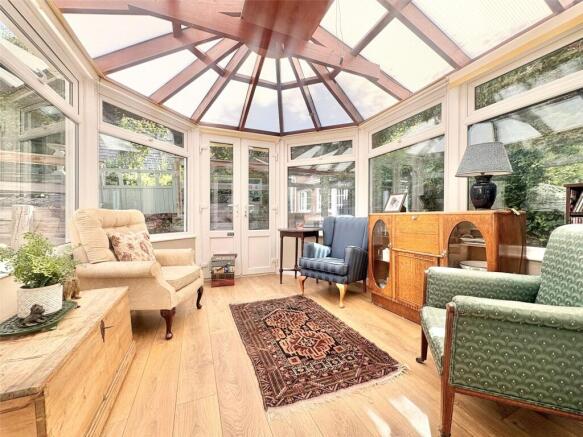 Shady Nook, Farnham, Surrey, GU9 photo 4