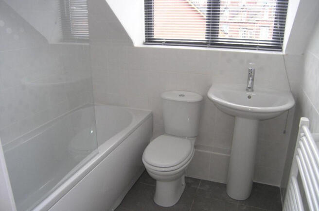 4 bed House to rent Image 4