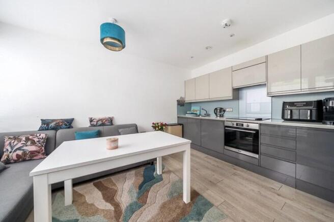 1302682 9 683db18c4bb25 ARW 1