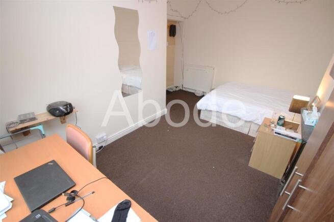4 bed House to rent Image 12