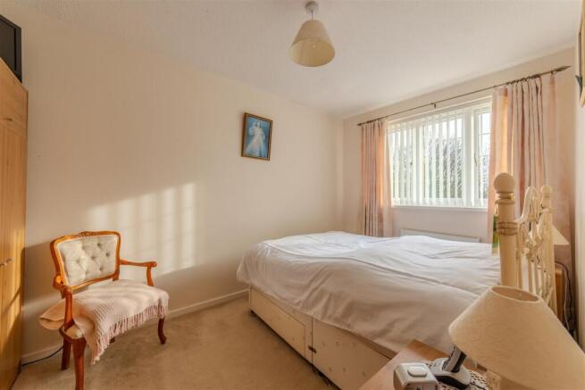 56 Gifford Close-6.jpg