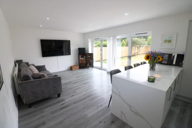 5 bed Detached to rent Image 8