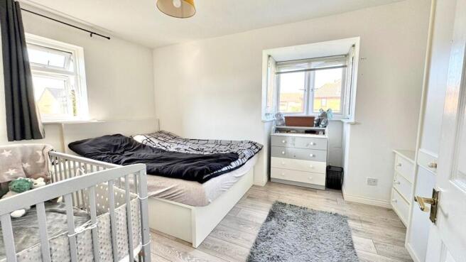 Cumberland Close, Barkingside, IG6 photo 4