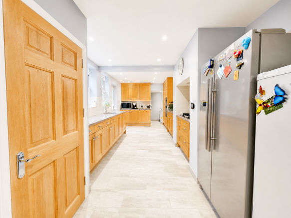 5 bed Terraced for sale Image 8