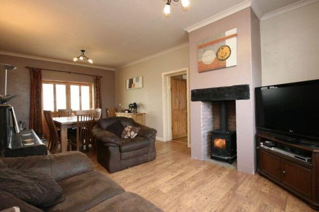 Lounge & Dining Area