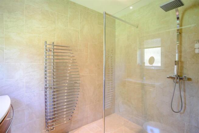 8386342-interior30.jpg