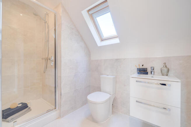 5 bed Detached for sale Image 10