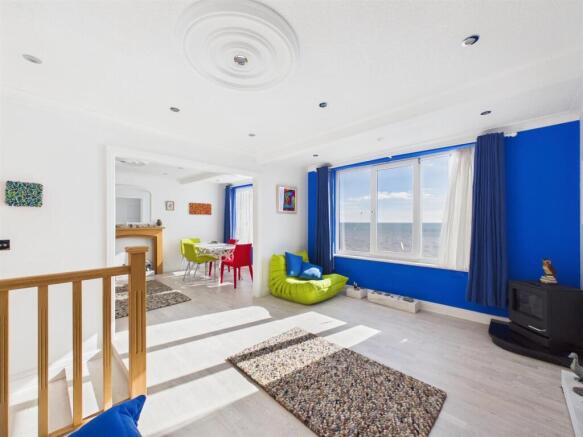 2 bed Flat for sale Image 8