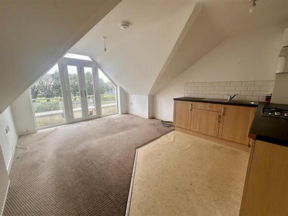 Lounge/Kitchen