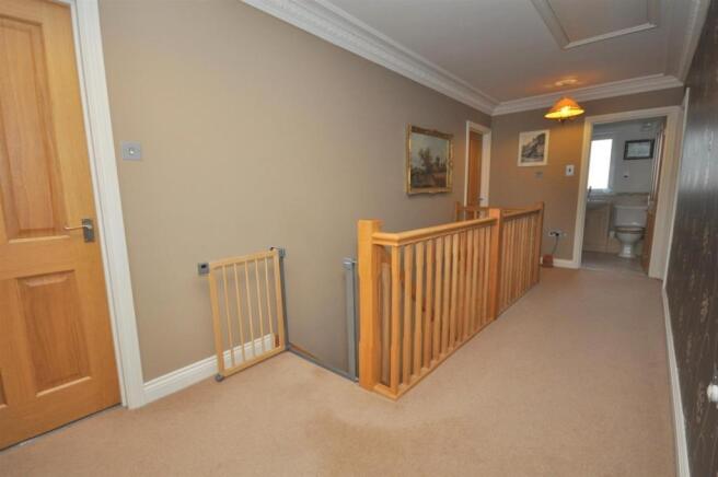 First Floor - Landin
