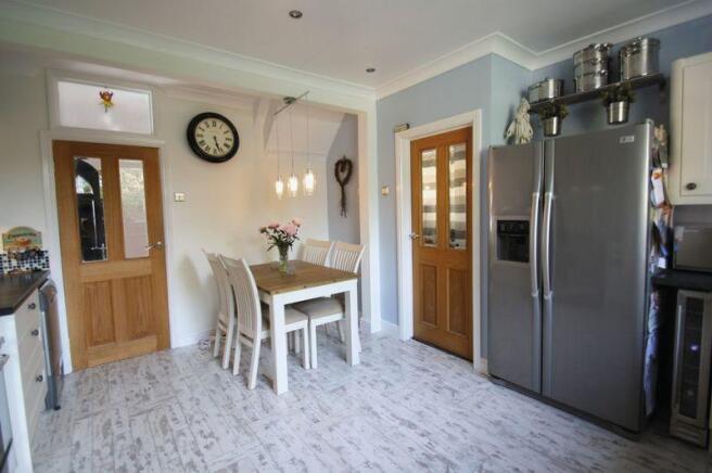 KITCHEN/BREAKFAST