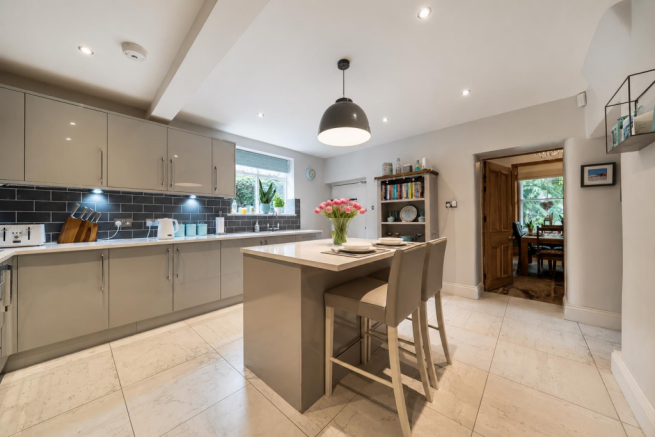 4 bed Detached for sale Image 7