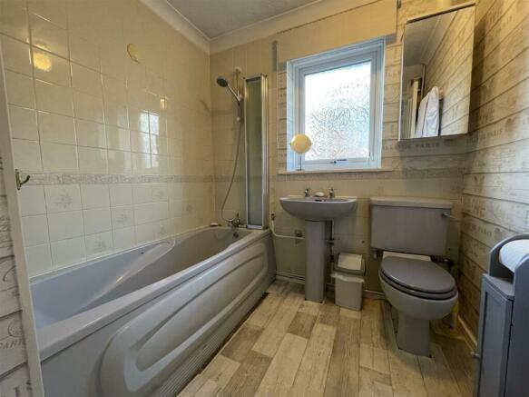 BATHROOM.JPG