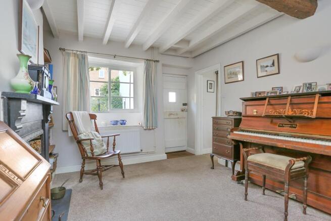 SITTING RM/HALL