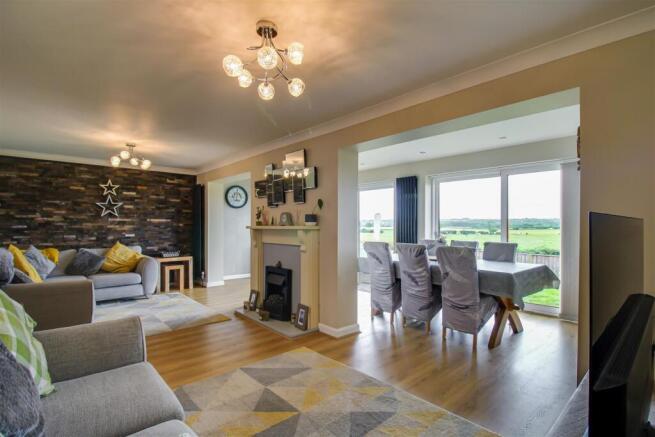4 bed Detached for sale Image 3
