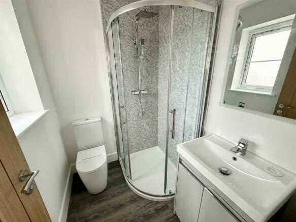 en suite shower room.JPEG