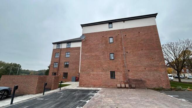 2 bed Flat to rent Image 11