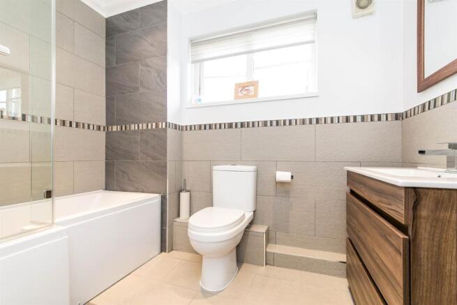 Family Bathroom 