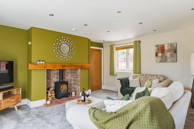 Living Room - Beautiful fireplace with Multi-burner