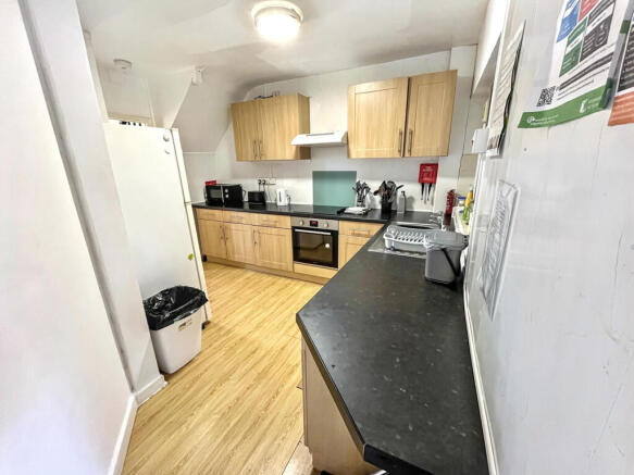 underh9034875820260716235259_20260716-interior-...