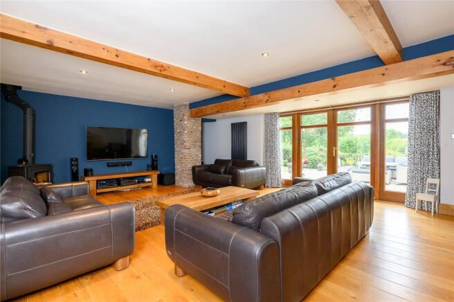 5 bed Detached for sale Image 4
