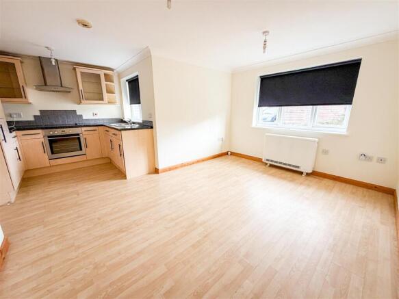 OPEN PLAN LOUNGE/KITCHEN