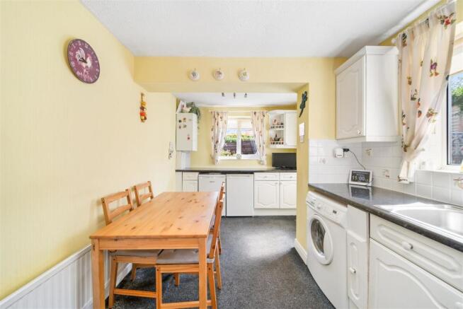 KITCHEN/DINING ROOM
